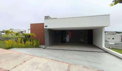 Casa em Condomínio Fechado com 03 suítes, piscina e área gourmet para Locação!