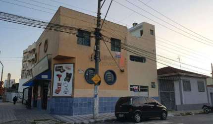 Casa para locação no centro de Taubaté, próximo ao Idesa com 4 dorm sendo 1 suite