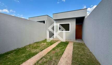 Sobrado à venda com 125m2, 2 dormitórios, quintal, vista do quarto para pedra grande.. 2 vagas de g