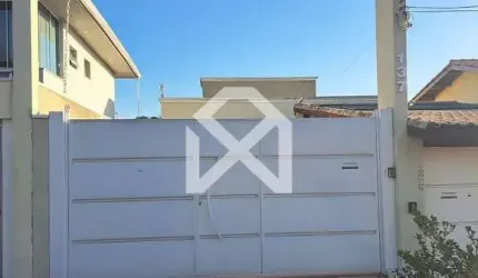 Sobrado à venda com 149m, 3 dormitórios, 3 suítes, 2 vagas de garagem, com Quintal Cidade Satélite,
