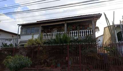 CASA EM OTIMA LOCALIZAÇÃO 5 QUARTOS