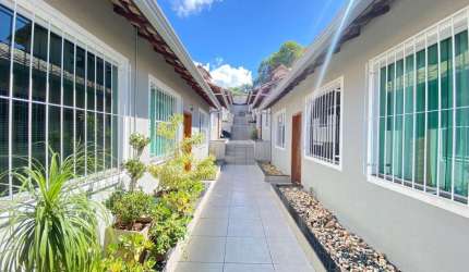 Casa geminada de dois quartos no bairro Jaqueline