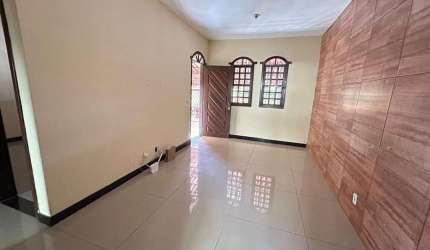 CASA GEMINADA DE TRÊS QUARTOS NO BAIRRO COPACABANA