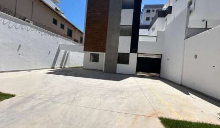 COBERTURA DE TRÊS QUARTOS NO BAIRRO ITAPOÃ