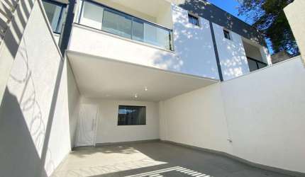 CASA GEMINADA TRÊS QUARTOS NO FLORAMAR