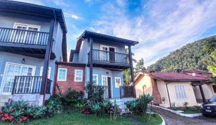 Casa em condomínio, em Penedo