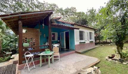 Imperdível oportunidade de casa à venda em Itatiaia-RJ, bairro Fazenda Penedo! 3 quartos, 2 salas, 1 banheiro e garagem.