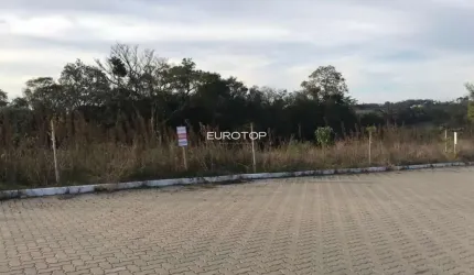 Terreno plano e ótima metragem!