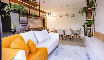 Amplo apartamento semi mobiliado de 2 dorm c/suíte e sacada aberta!