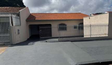 Casa com 2 quartos para alugar na AMADOR BUENO, 115, Conjunto Residencial Itamaraty, Maringá por R$ 2.300