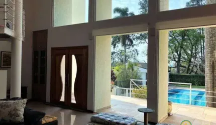 Casa com 4 dorms ( 3 suítes ) Privacidade, piscina, gourmet, Canil e Gatil