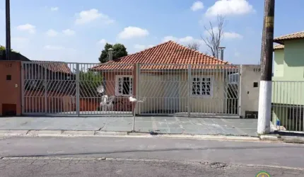 Casa de condomínio com 3 dormitórios, varanda e quintal centro de Cotia