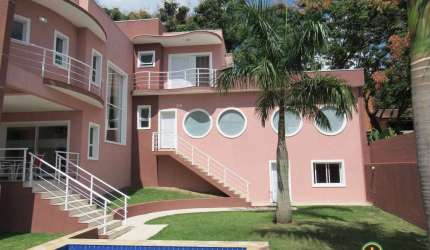 Nova, moderna, 4 suítes e 7 vagas cobertas - Jd Colonial