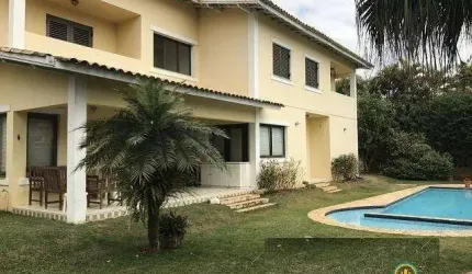 Linda Casa de 4 dormitórios, 2 suítes, 4 vagas, piscina em condomínio