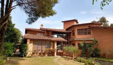Casa com 4 dorms (2sts), 4 áreas gourmet, piscina, sauna Em condomínio