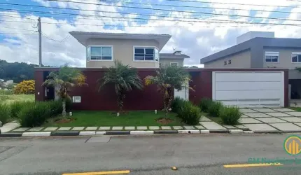 Maravilhosa moderna clean, com 3 suítes, a master com 2 closets, piscinas,