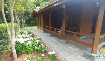 Casa aconchegante 3 dormitórios(1suíte) terreno plano, gourmet e piscina