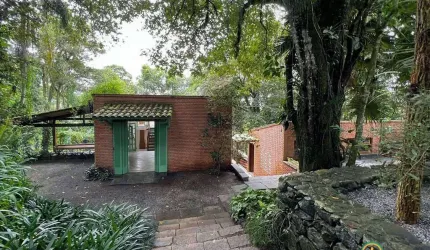 Chácara 5 mil m² - Arq. autoral com pegada ecológica!