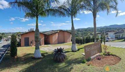 Casa térrea 3 dormitórios(sendo 1 suíte)com quintal em condomínio, centro