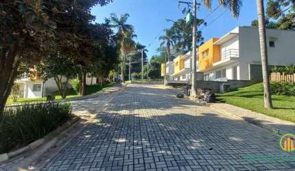 Condomínio novo, moderno com apenas 18 casas  na região da Granja Viana