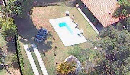 Chácara com lago e piscina 2 casas 2.700m2 de área a apenas 50km de SP