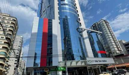 Apartamento à Venda de Altíssimo Padrão em Meia Praia 3 Suítes 1 Suíte Master