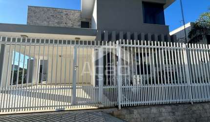 Sobrado Mobiliado com 350m², 3 Suítes + 2 Dormitórios em Balneário Camboriú/SC