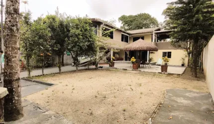 Sobrado as margens do rio Guaraguaçu