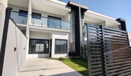 Sobrado proximo ao mar com piscina