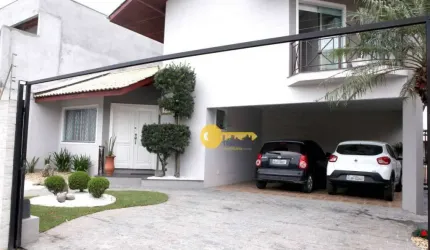 Alto Padrão, Bairro Ressacada. Sobrado com 1 suíte master, 3 dormitórios (com sacada)