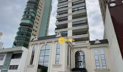 Apartamento com 4 suítes no Centro