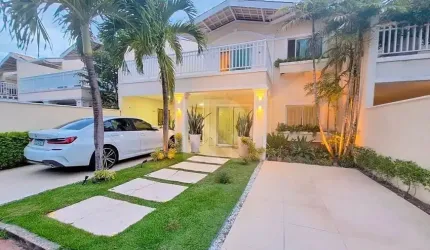 CA 1724 Casa 288m², Em Condomínio, 5 Suites  100% Projetada, Decorada e Climatizada,  + Dce,  Quintal c/ Jacuzzi, 4 Vagas , Dunas