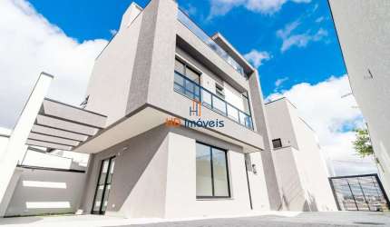 Sobrado em condomínio com 03 quartos (suíte), terraço com churrasqueira por R$ 749.000,00 no Uberaba – Curitiba/PR.