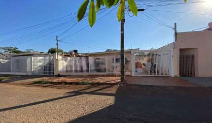 CASA COM PISCINA NO COOPHARÁDIO
