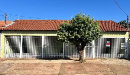 CASA AMPLA NO CORONEL ANTONINO