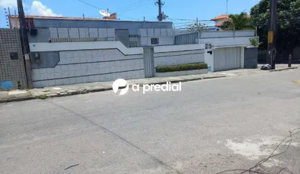 Casa à venda 5 quartos, 4 suítes, 2 vagas