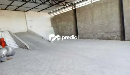 Galpão 300m², esquina com Rua Pedro Gomes da Rocha.