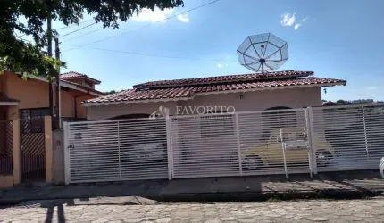 Casa 5 dormitórios em Piracaia, SP