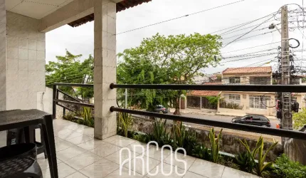 Casa no Novo Paraíso, sobrado com 250m², 5 quartos