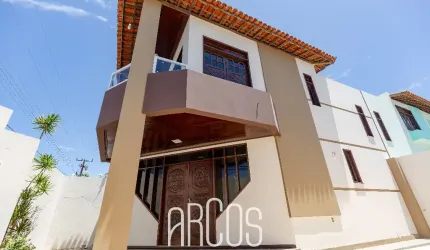 Casa na Atalaia, duplex com 3 suítes, a 100m da praia