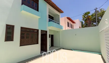 Casa na Atalaia, duplex com 2 suítes, a 100m da praia