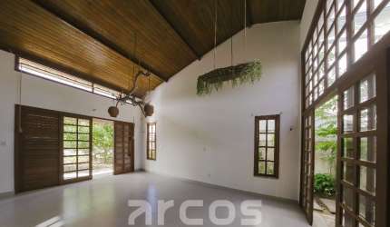 Terras Alphaville Sergipe 2. Casa na Barra dos Coqueiros com 3 quartos e quintal amplo