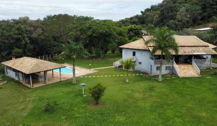 Linda Chácara de 10 mil metros a venda em Jacutinga -MG