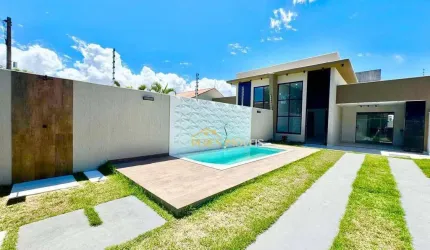 Belíssima casa linear alto padrão em meio lote, 3 quartos, com área gourmet à venda, 105 m² Ouro Verde/região de Costazul