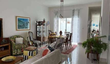 Casa com estilo e exclusividade 03 quartos no condominio mais procurado no cndminio Vale dos Cristais/ Macaé - RJ.