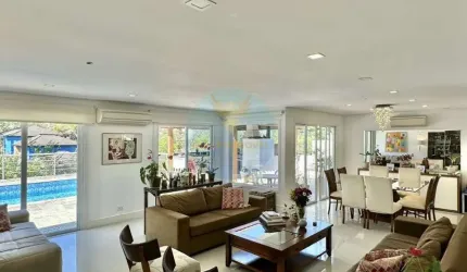 Casa 4 Suítes, sendo 1 térrea em terreno 1.001m2