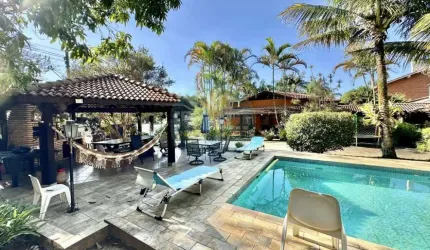Casa em condomínio fechado com 3 quartos à venda na Rua das Camélias, Granja Viana, Carapicuíba, 503 m2 por R$ 1.790.000