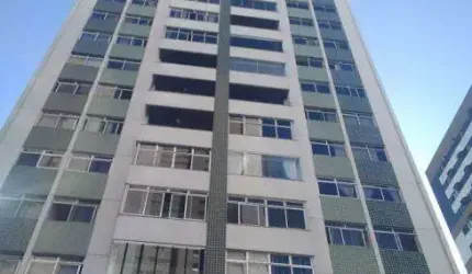 Cobertura com aproximadamente 320m², 4 Quartos sendo 2 Suítes, 2 vagas!