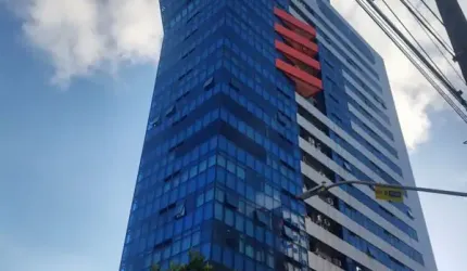Salas com aproximadamente 200m2, mezanino!