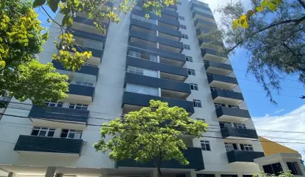 Apartamento com aproximadamente 140m2, 3 Quartos sendo 1 Suíte, 2 vagas+Dep completa!